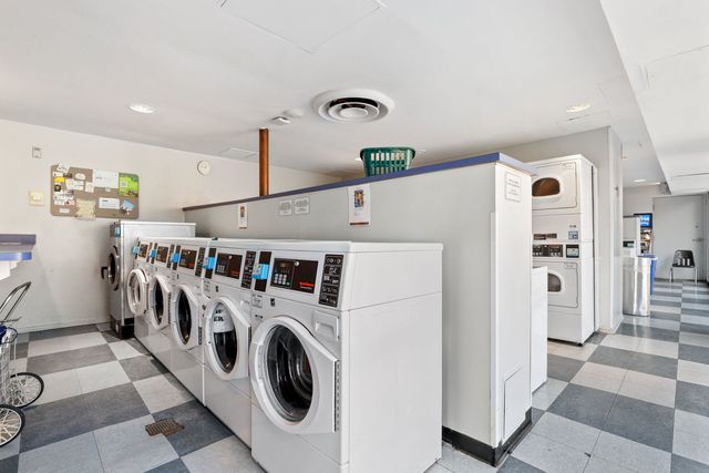 4343 N Clarendon Avenue 911, Chicago, IL 60613