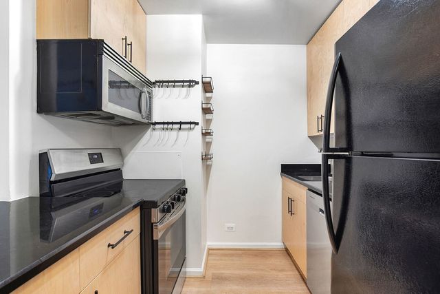 4343 N Clarendon Avenue 911, Chicago, IL 60613