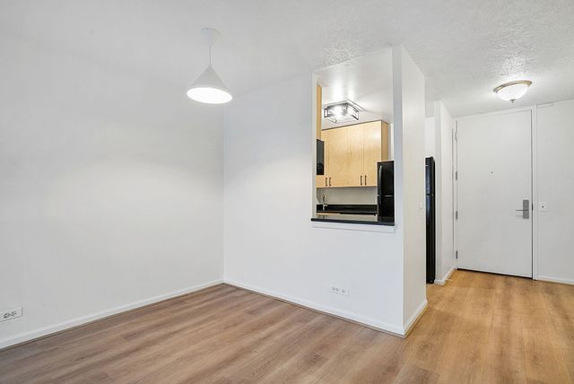 4343 N Clarendon Avenue 911, Chicago, IL 60613