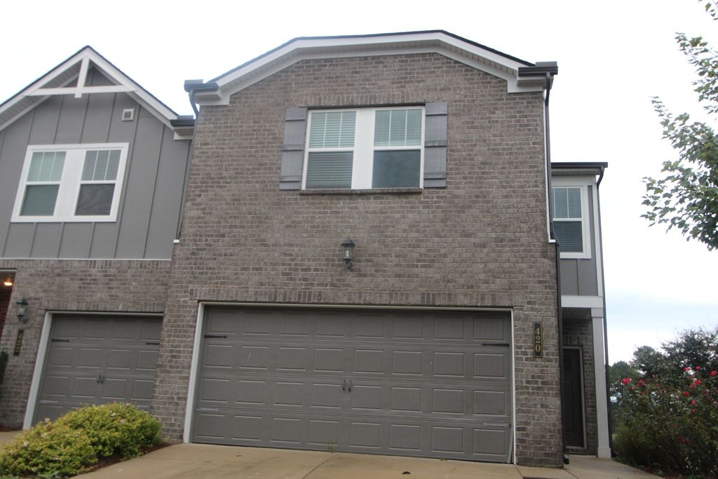 420 Palmetto Dr, Columbia, TN 38401