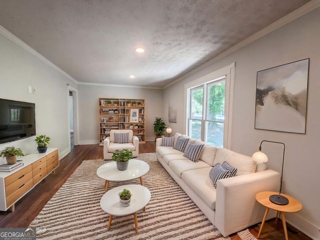 2043 White Oak Circle NW, Kennesaw, GA 30144