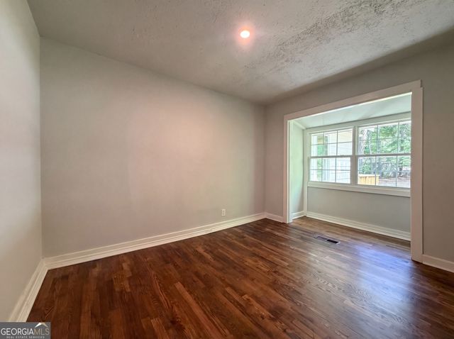 2043 White Oak Circle NW, Kennesaw, GA 30144