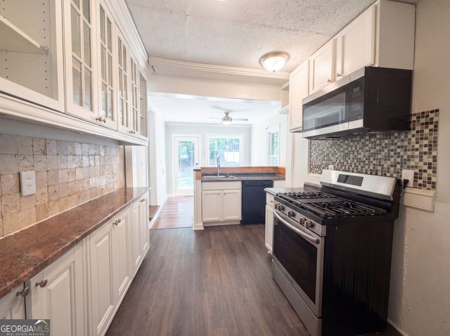 2043 White Oak Circle NW, Kennesaw, GA 30144