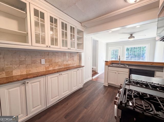 2043 White Oak Circle NW, Kennesaw, GA 30144