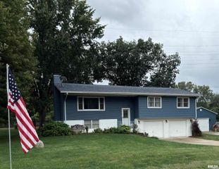 139 WISTERIA Lane, Riverdale, IA 52722