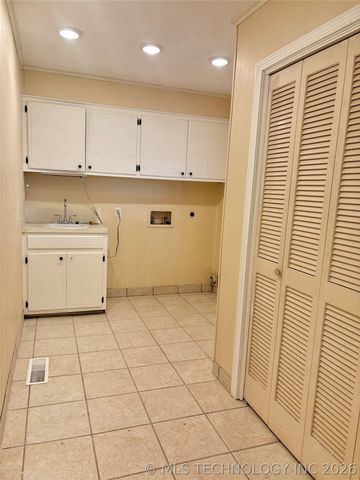 900 SW 3rd Street, Checotah, OK 74426