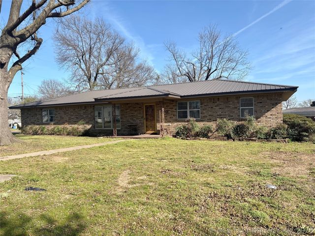 900 SW 3rd Street, Checotah, OK 74426