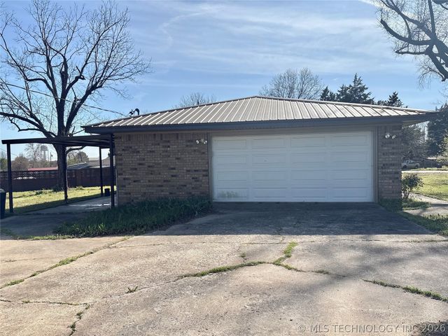 900 SW 3rd Street, Checotah, OK 74426