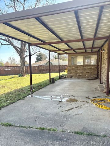 900 SW 3rd Street, Checotah, OK 74426