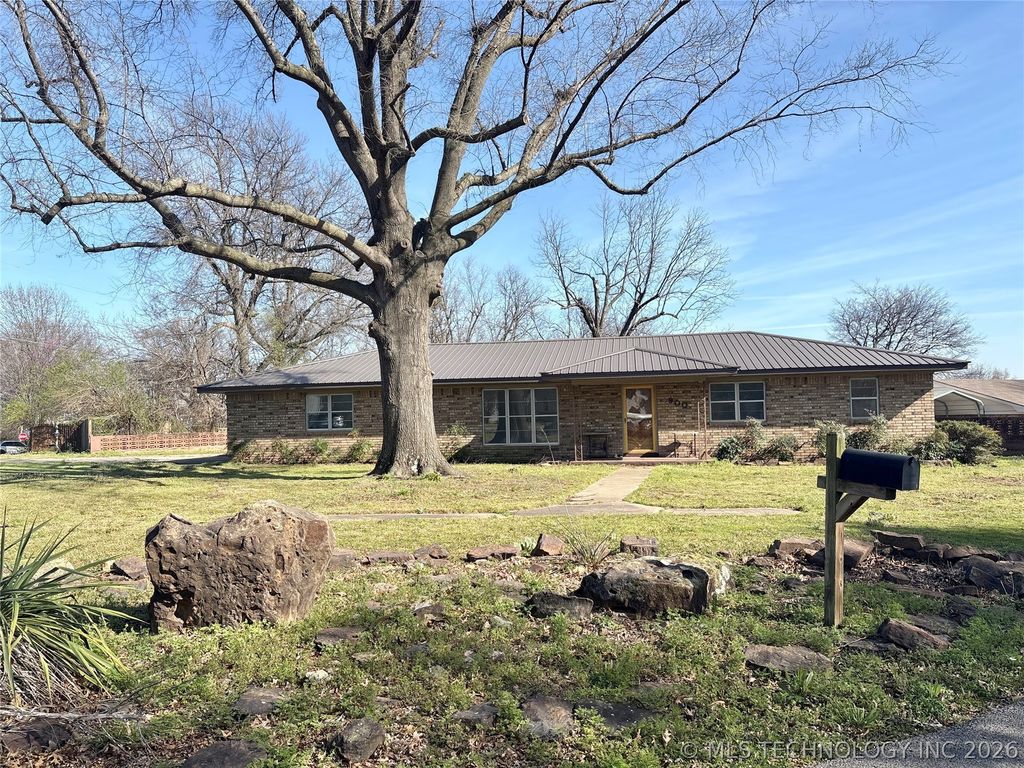 900 SW 3rd Street, Checotah, OK 74426
