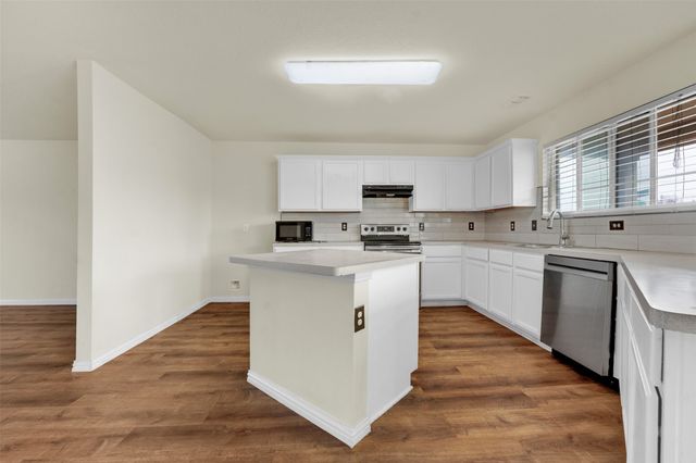 917 Bloomfield Drive, Grand Prairie, TX 75052