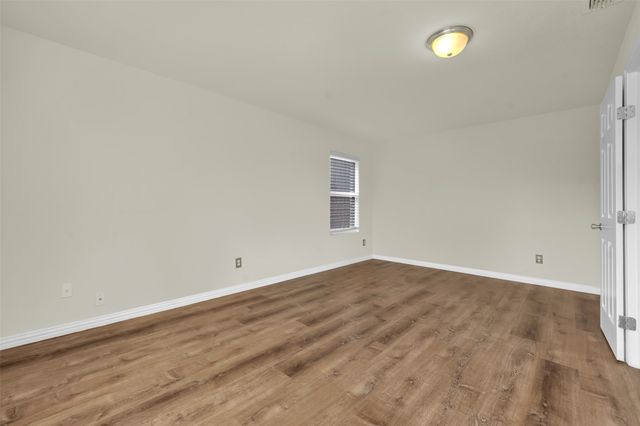 917 Bloomfield Drive, Grand Prairie, TX 75052