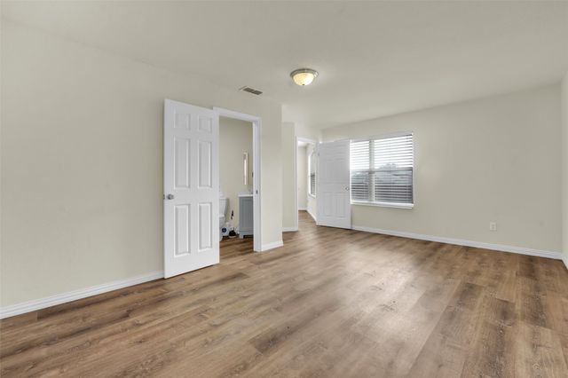 917 Bloomfield Drive, Grand Prairie, TX 75052