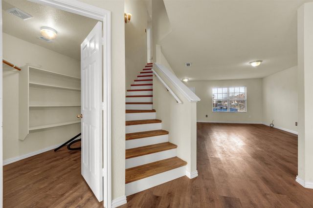 917 Bloomfield Drive, Grand Prairie, TX 75052