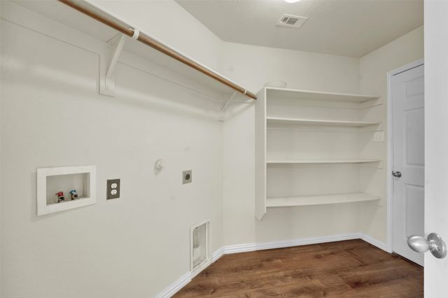 917 Bloomfield Drive, Grand Prairie, TX 75052