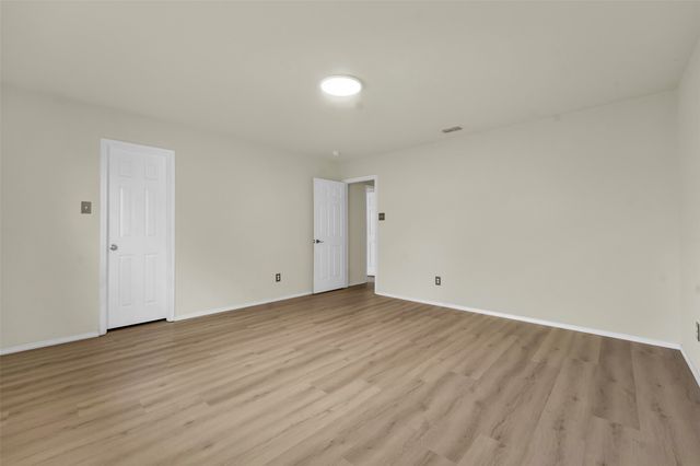 917 Bloomfield Drive, Grand Prairie, TX 75052