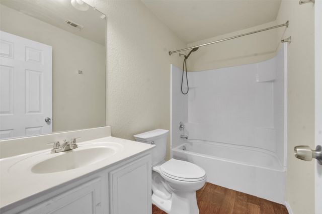 917 Bloomfield Drive, Grand Prairie, TX 75052