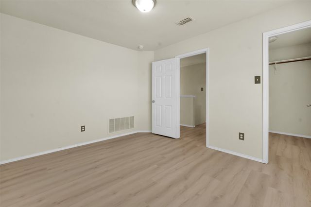 917 Bloomfield Drive, Grand Prairie, TX 75052