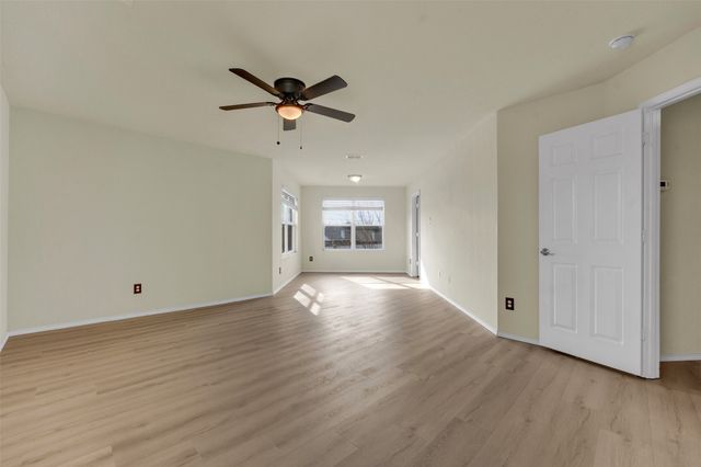 917 Bloomfield Drive, Grand Prairie, TX 75052