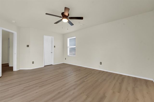 917 Bloomfield Drive, Grand Prairie, TX 75052