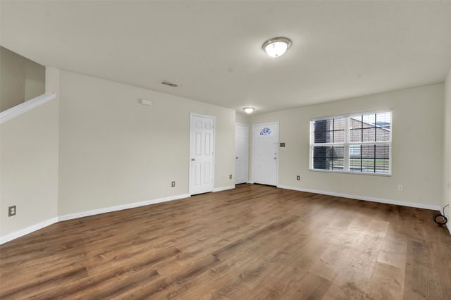 917 Bloomfield Drive, Grand Prairie, TX 75052