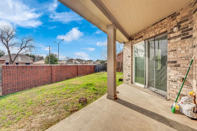 917 Bloomfield Drive, Grand Prairie, TX 75052