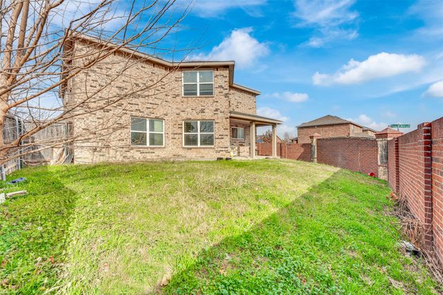 917 Bloomfield Drive, Grand Prairie, TX 75052