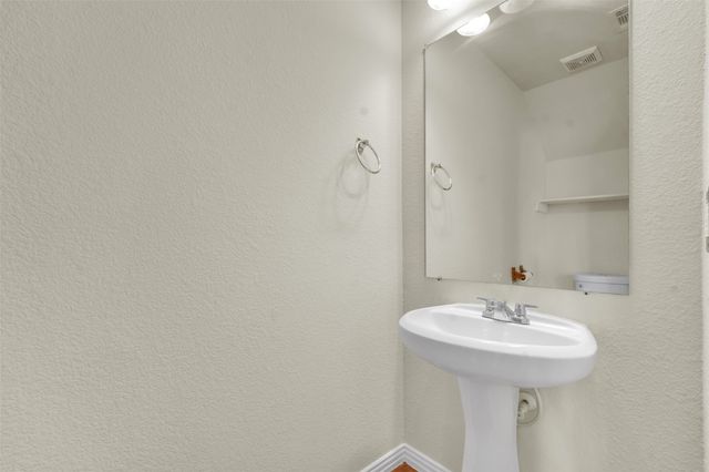 917 Bloomfield Drive, Grand Prairie, TX 75052