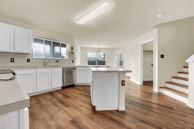 917 Bloomfield Drive, Grand Prairie, TX 75052