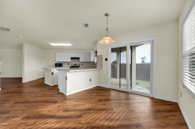 917 Bloomfield Drive, Grand Prairie, TX 75052