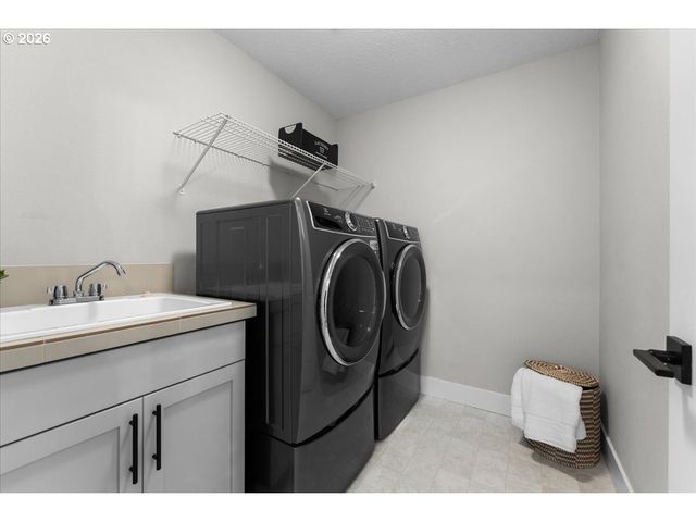 12435 Sw SILVERTIP St, Beaverton, OR 97007