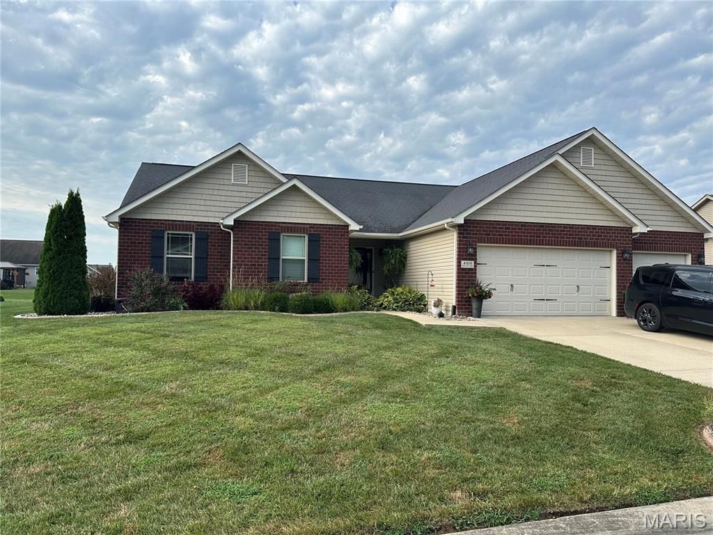 4818 River Rock Lane, Smithton, IL 62285