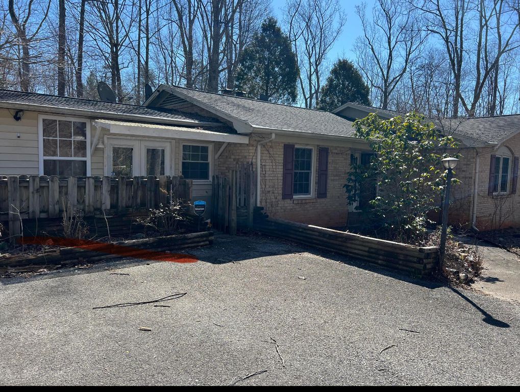 181 Oakdale DR, Boones Mill, VA 24065