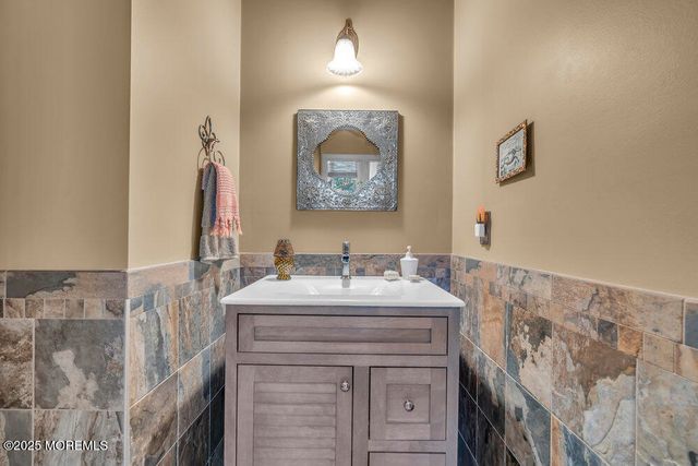 105 Geranium Court, Toms River, NJ 08753