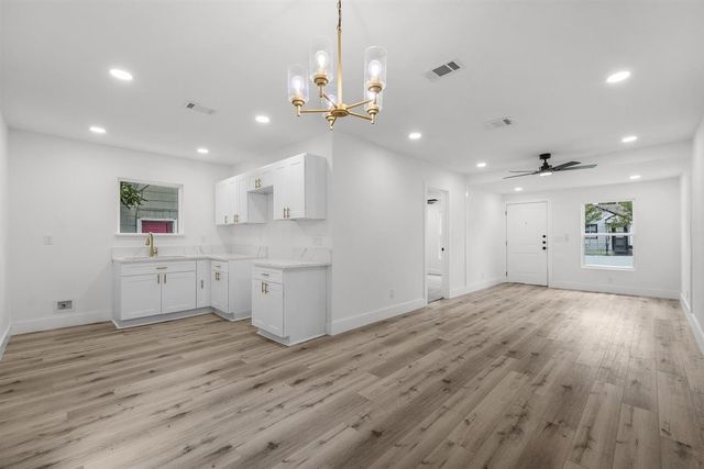612 Clairemont Avenue, Fort Worth, TX 76103
