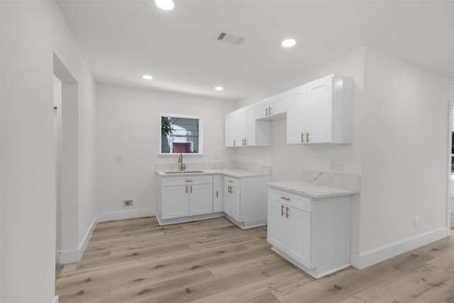 612 Clairemont Avenue, Fort Worth, TX 76103