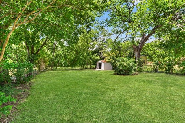 612 Clairemont Avenue, Fort Worth, TX 76103