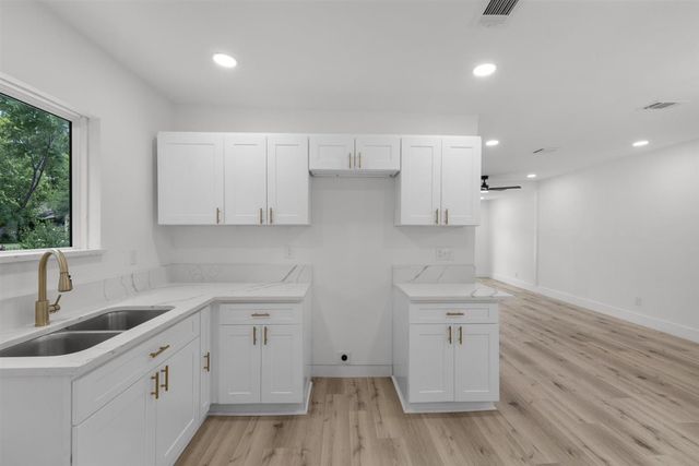 612 Clairemont Avenue, Fort Worth, TX 76103