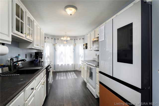 4247 Sunrise Drive, Sellersburg, IN 47172