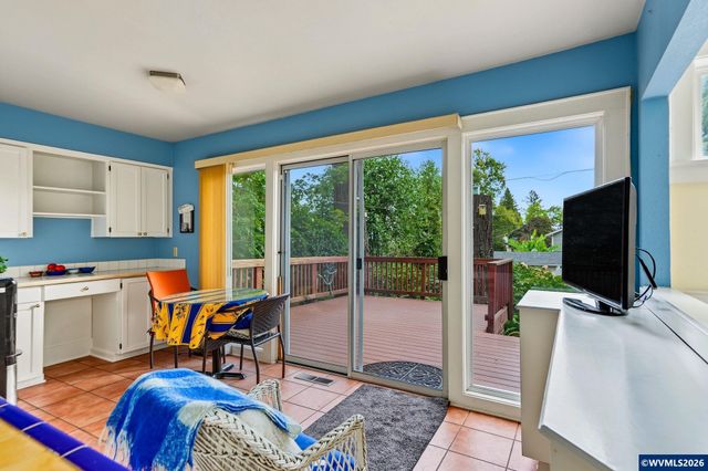1760 John St S, Salem, OR 97302