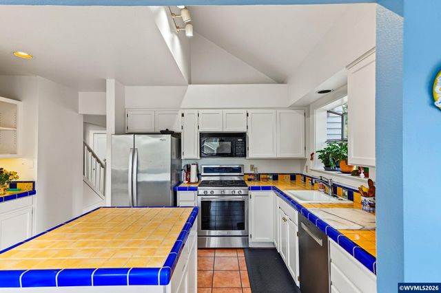 1760 John St S, Salem, OR 97302