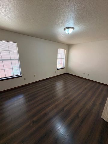 4400 Hemingway Drive 207, Oklahoma City, OK 73118