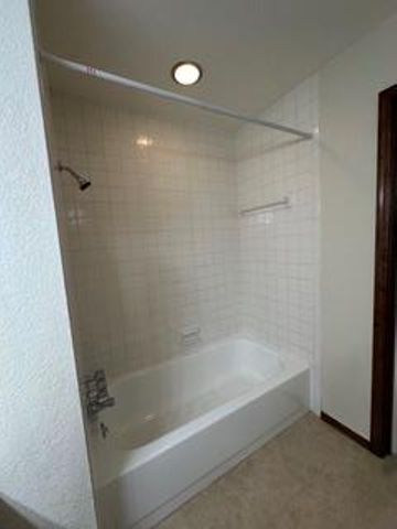 4400 Hemingway Drive 207, Oklahoma City, OK 73118
