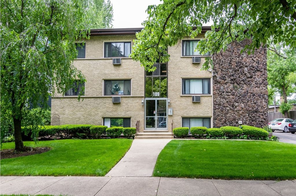 109 S Elmwood Avenue 16, Oak Park, IL 60302