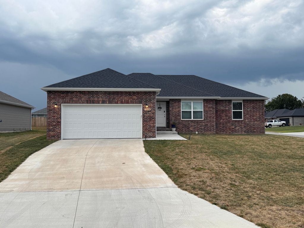 1209 Abbey Avenue, Monett, MO 65708