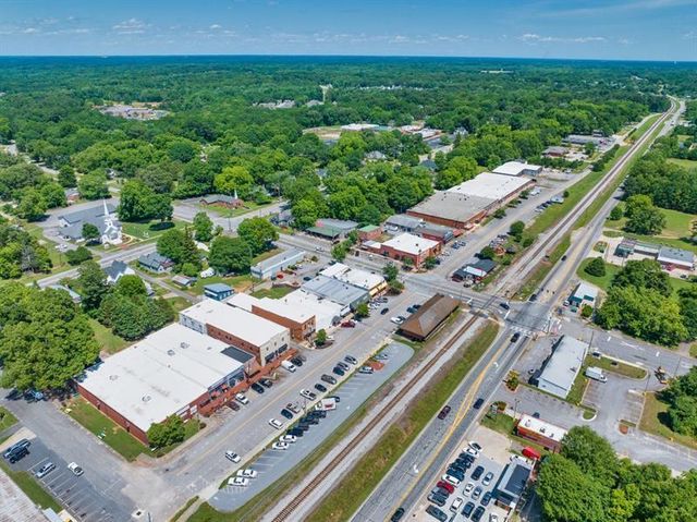 127 Annie Lane, Statham, GA 30666