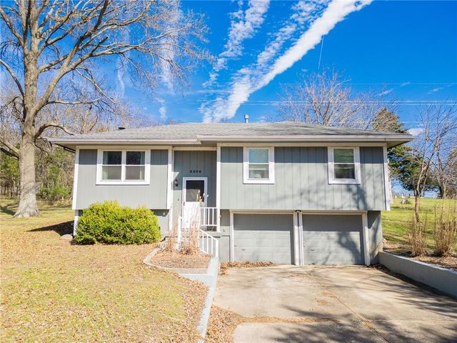 2206 N Swisher Drive, Clinton, MO 64735