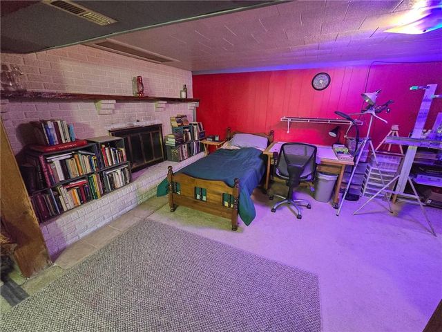 2206 N Swisher Drive, Clinton, MO 64735