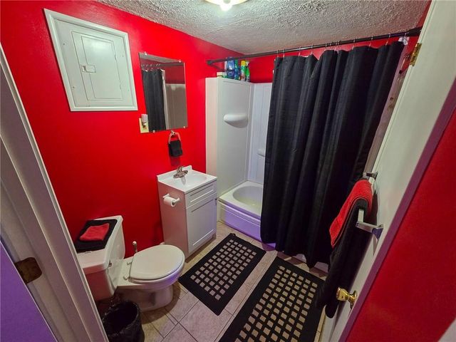 2206 N Swisher Drive, Clinton, MO 64735