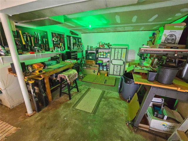 2206 N Swisher Drive, Clinton, MO 64735